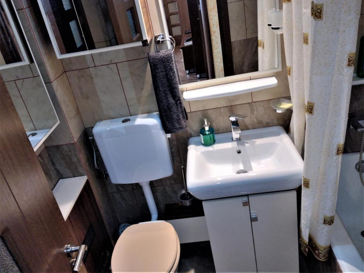 Apartament Maria Bucarest Esterno foto